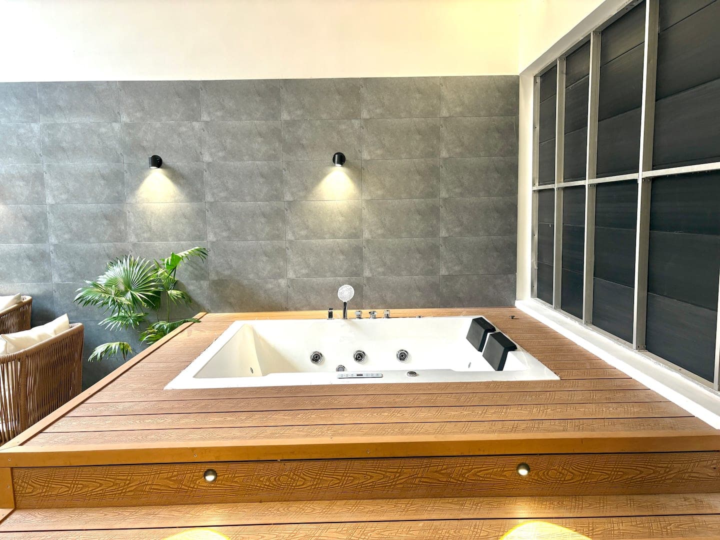 Private jacuzzi